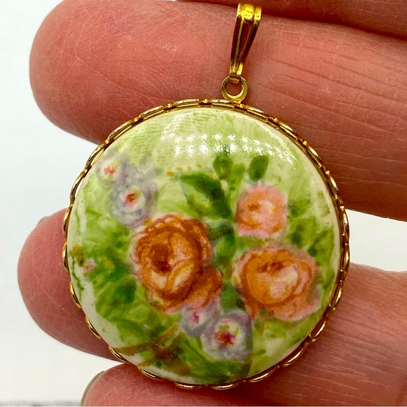 Vintage Jewelry - Vintage Hand Painted Porcelain Victorian Rose Pendant Gold Toned. 1” Diameter